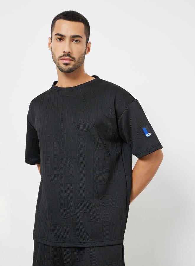 ستايلي طقم رجالي تي شيرت وشورت أسود بنقوش - Image 2